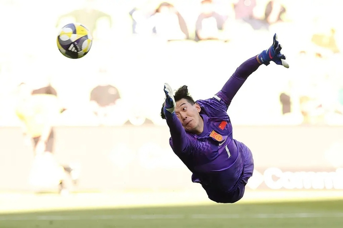 国足对阵喀麦隆遭遇全面压制 战术节奏差距暴露