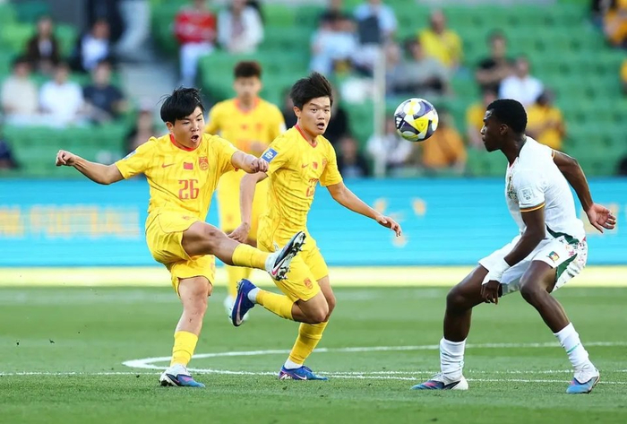 国足对阵喀麦隆遭遇全面压制 战术节奏差距暴露