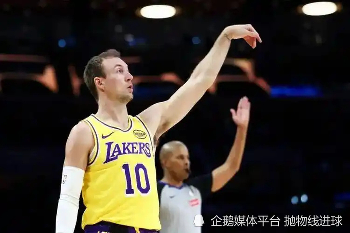 肯纳德加盟湖人后三分球表现惊艳，战术体系焕