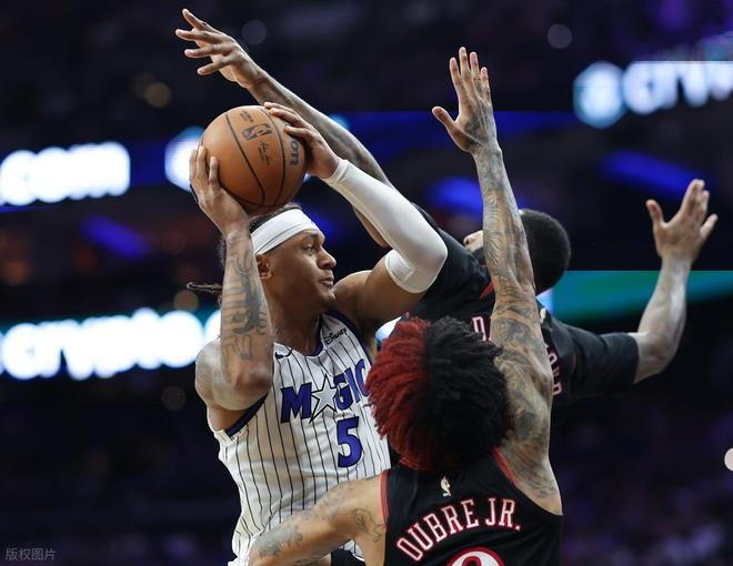 76人险胜魔术晋级季后赛 魔术交易成败关键